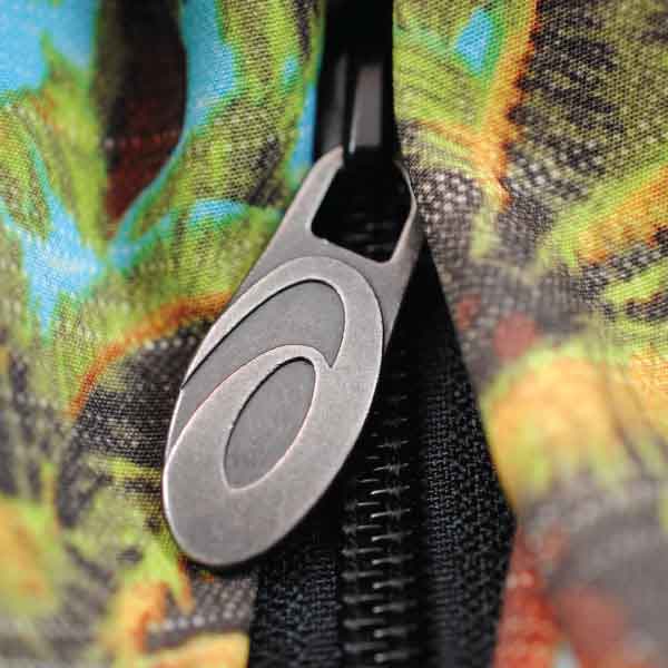 Asics Metal Zipper Pull